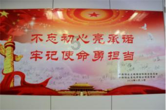 苏菲亚和安伯的休闲装